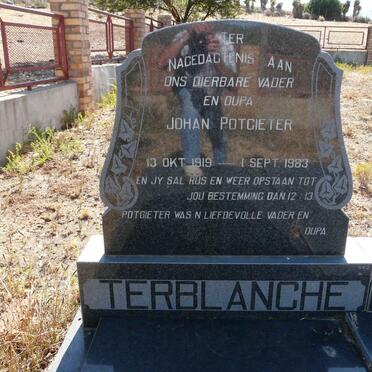 Western Cape, OUDTSHOORN district, Swartberg, Voorbedagt 33, Voorbedacht farm cemetery_1