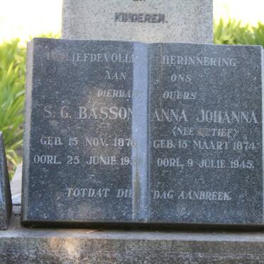 BASSON S.G. 1870-1930 &amp; Anna Johanna RETIEF 1874-1945