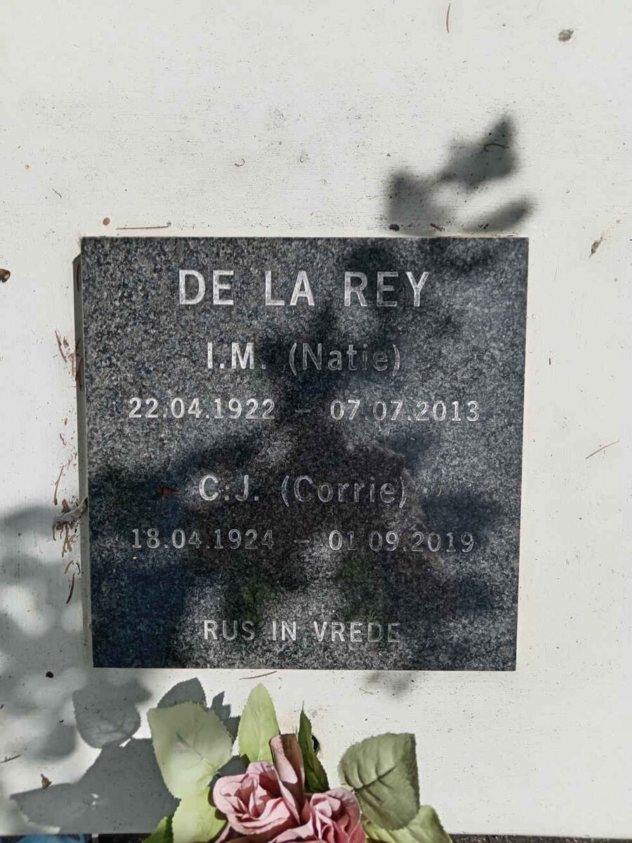 REY I.M., de la 1922-2013 &amp; C.J. 1924-2019