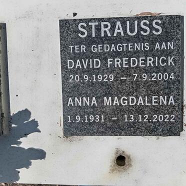 STRAUSS David Frederick 1929-2004 &amp; Anna Magdalena 1931-2022