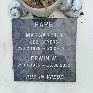 PAPE Erwin W. 1935-2020 &amp; Margaret J. BEYERS 1938-2017