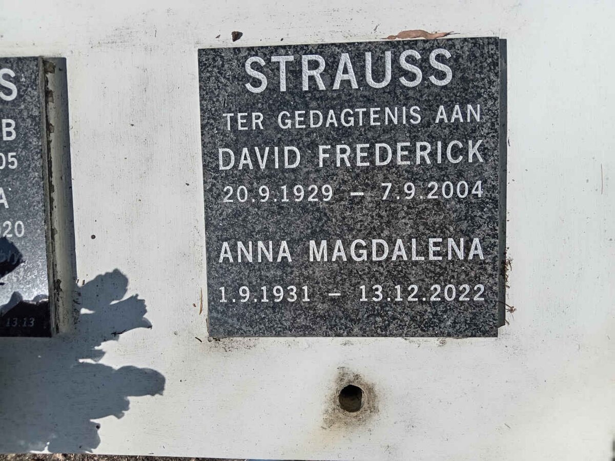 STRAUSS David Frederick 1929-2004 &amp; Anna Magdalena 1931-2022
