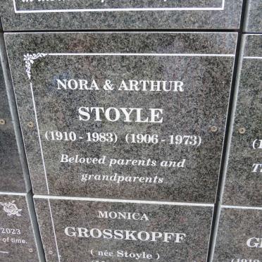 STOYLE Arthur 1906-1973 & Nora 1910-1983