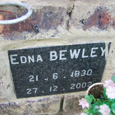 BEWLEY Edna 1930-2002
