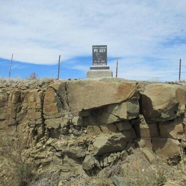 Western Cape, PRINCE ALBERT district, Prince Albert Road between Merweville and N1, Roadside memorial