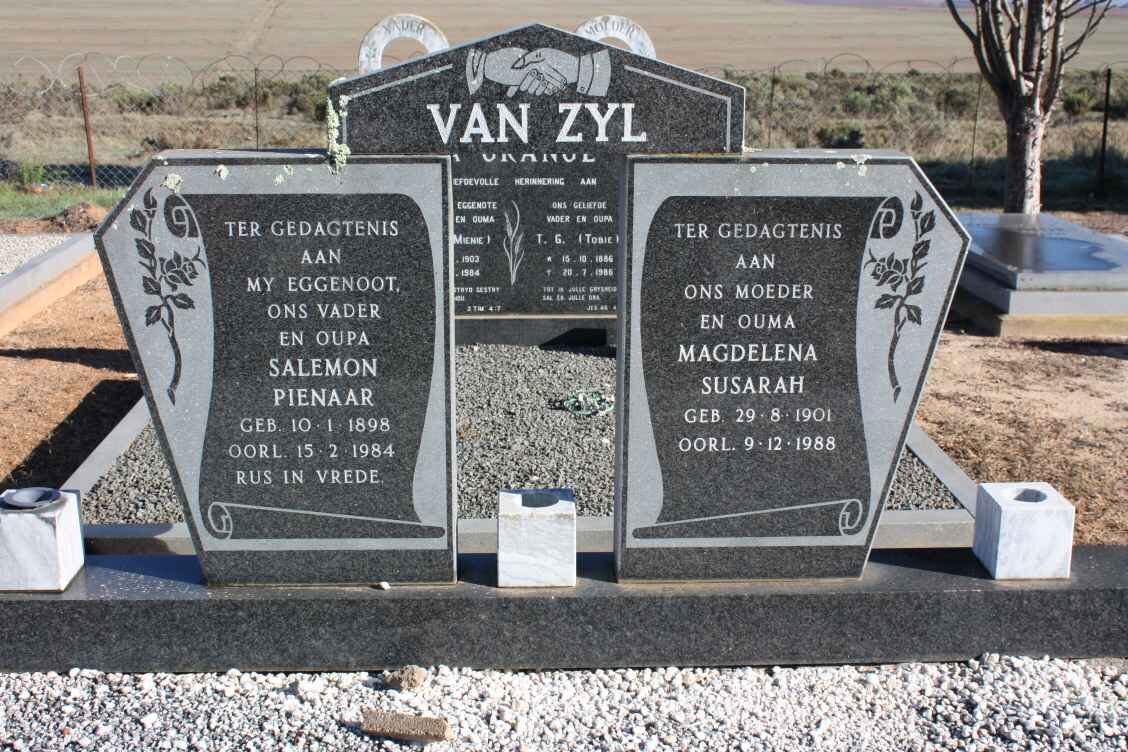 ZYL Salemon Pienaar, van 1898-1984 &amp; Magdalena Susarah 1901-1988