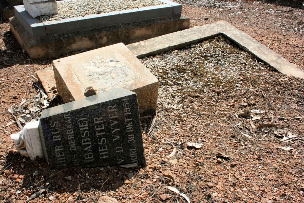 VYVER Hester, van der -1954