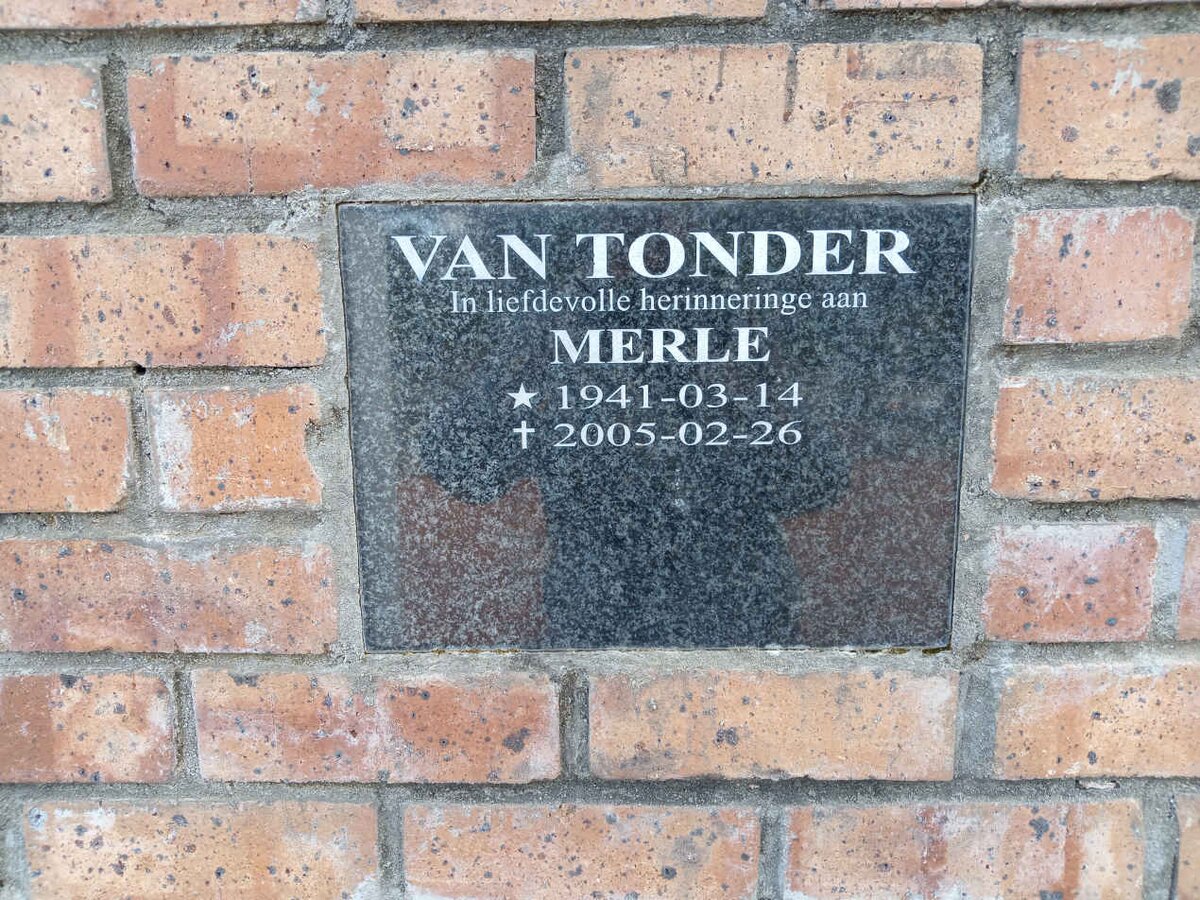 TONDER Merle, van 1941-2005