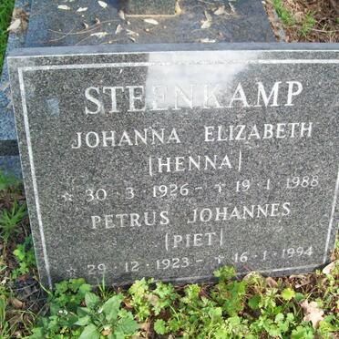 STEENKAMP Petrus Johannes 1923-1994 &amp; Johanna Elizabeth 1926-1988