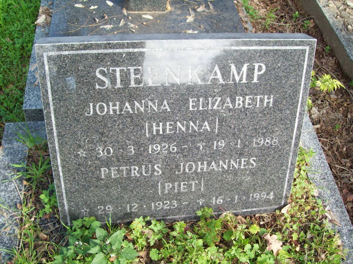 STEENKAMP Petrus Johannes 1923-1994 &amp; Johanna Elizabeth 1926-1988