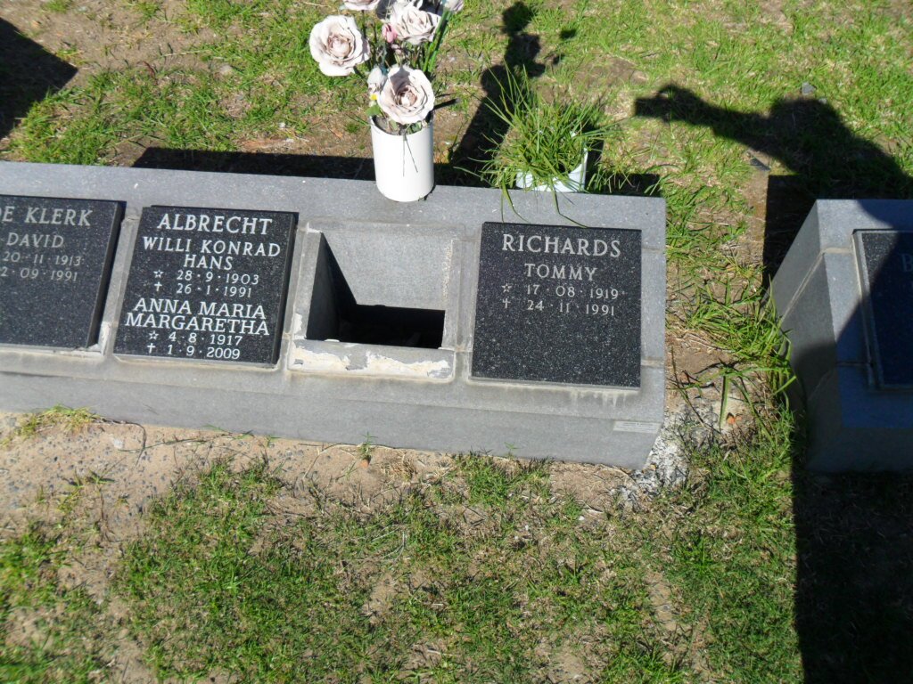 ALBRECHT Willi Konrad Hans 1903-1991 &amp; Anna Maria Margaretha 1917-2009 :: RICHARDS Tommy 1919-1991 