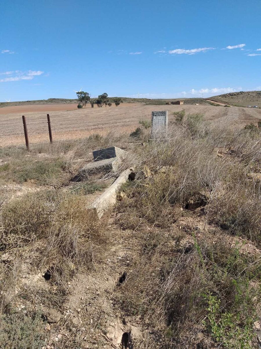 1. Graves on Farm / Grafte op plaas 651 Swellendam