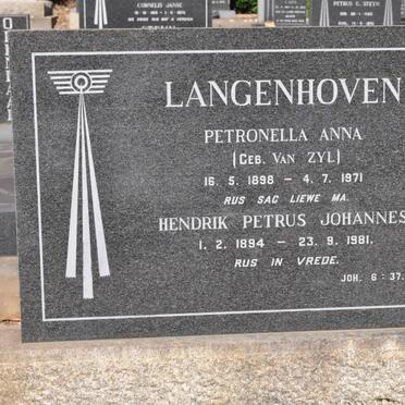LANGENHOVEN Hendrik Petrus Johannes 1894-1981 &amp; Petronella Anna VAN ZYL 1898-1971