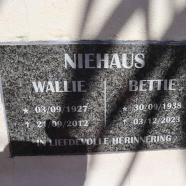 NIEHAUS Wallie 1927-2012 & Bettie 1938-2023
