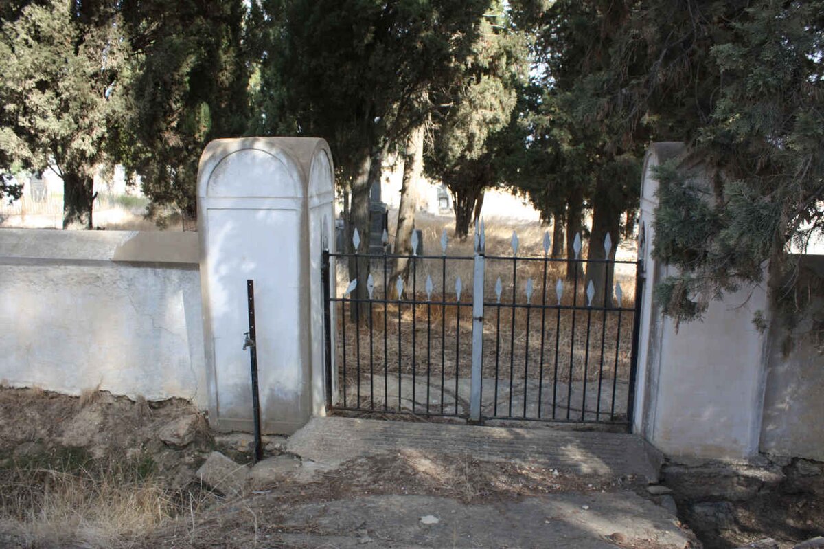 1. Entrance to the Kruisvalley Cemetery