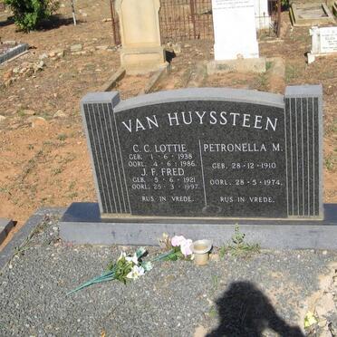 HUYSSTEEN C.C. Lottie, van 1938-1986 :: van HUYSSTEEN J.F. Fred 1921-1997 :: van HUYSSTEEN Petronella M. 1910-1974