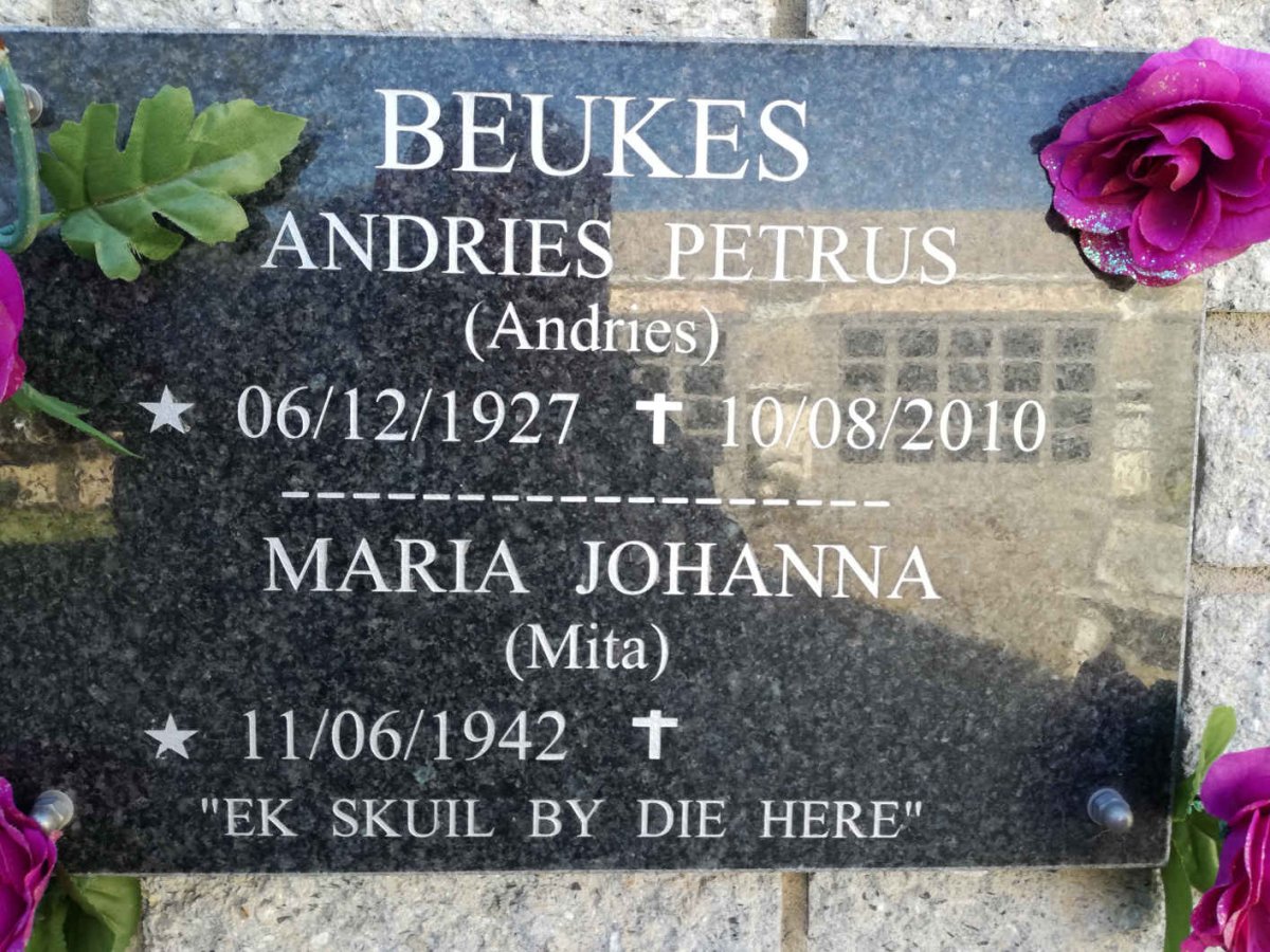 BEUKES Andries Petrus 1927-2010 &amp; Maria Johanna 1942-