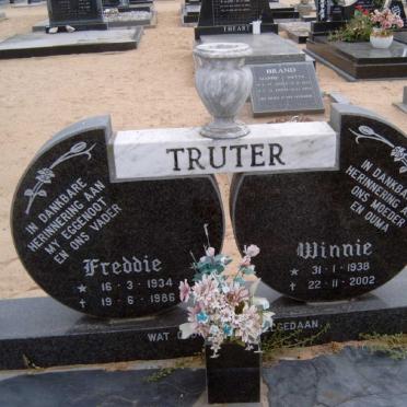 TRUTER Freddie 1934-2986 &amp; Winnie 1938-2002
