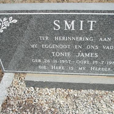 SMIT Tonie James 1957-1989