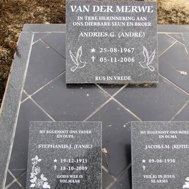 MERWE Stephanus J., van der 1915-2009 :: VAN DER MERWE Jacoba M. 1930- :: VAN DER MERWE Andries G. 1967-2006  
