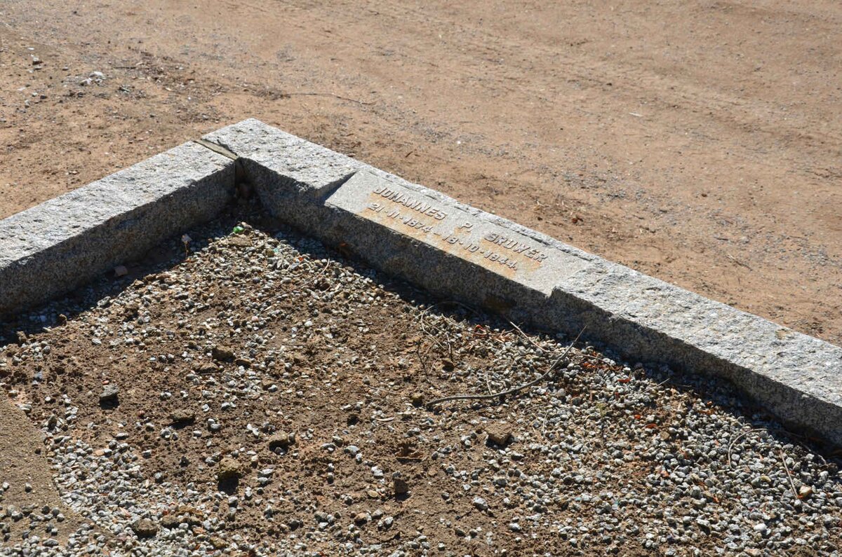 BRUWER Johannes P. 1874-1944 :: BRUWER Magdalena L. nee HILL 1875-1947