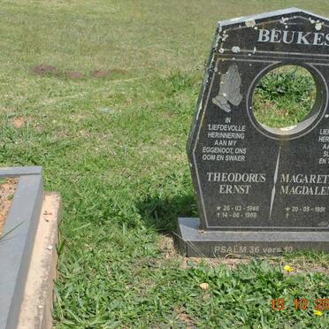 BEUKES Theodorus Ernst 1946-1998 &amp; Magaretha Magdalena 1951-