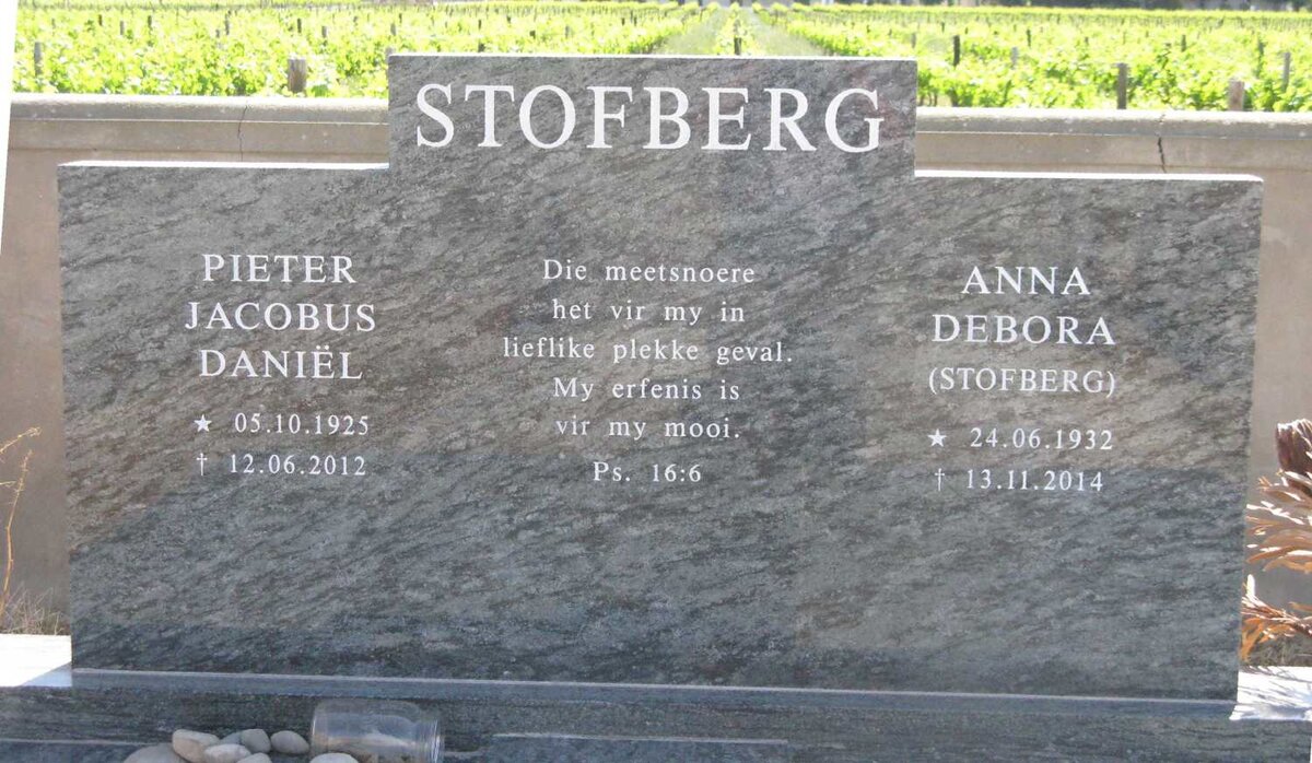 STOFBERG Pieter Jacobus Daniël 1925-2012 &amp; Anna Debora STOFBERG 1932-2014