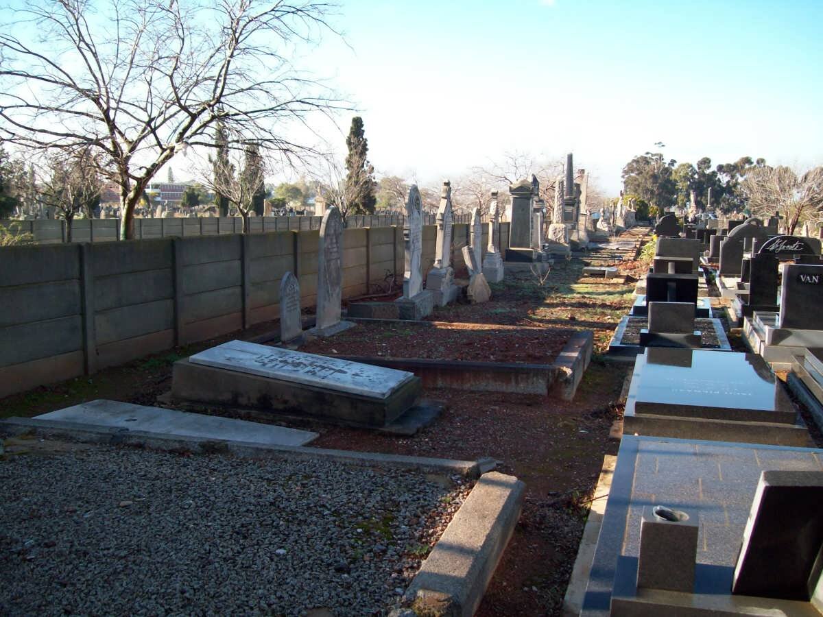 3. Overview of old graves against the fence