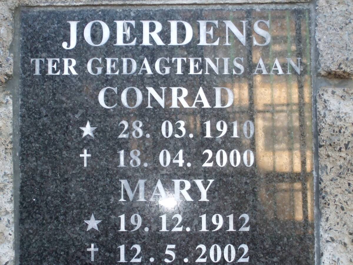JOERDENS Conrad 1910-2000 &amp; Mary 1912-2002