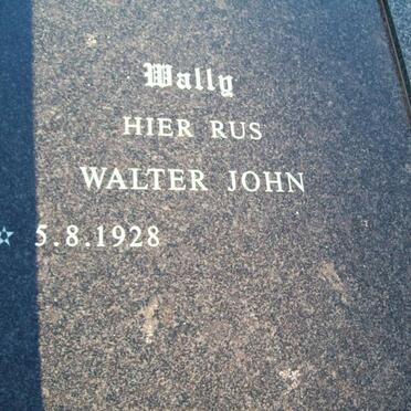 BEUKES Walter John 1928- &amp; Johanna Fredricka van Druten nee WINDELL 1922-2006