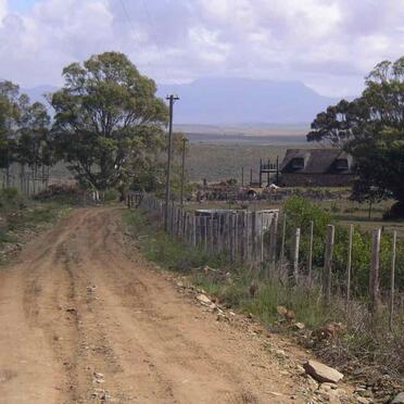 Western Cape, RIVERSDALE district, Albertinia, Valsch Rivier 331, farm cemetery_1