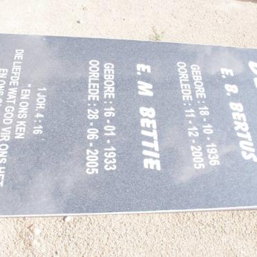 WAAL E.B., de 1936-2005 &amp; E.M. 1933-2005