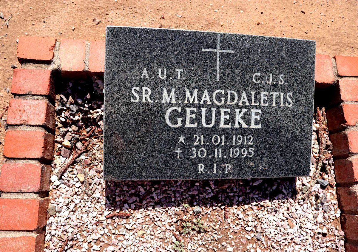 GEUEKE Magdaletis. 1912-1995