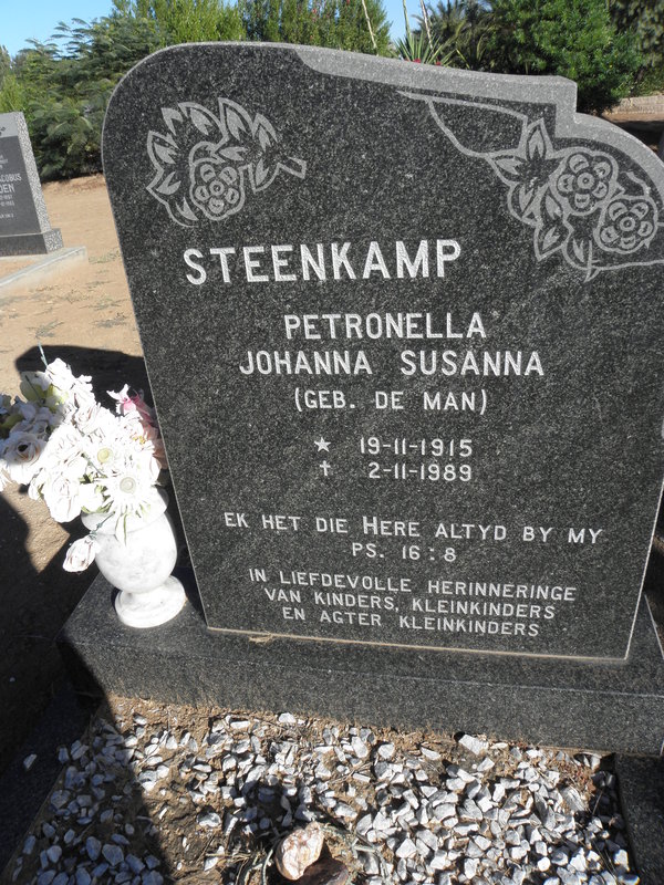 STEENKAMP Petronella Johanna Susanna nee de MAN 1915-1989