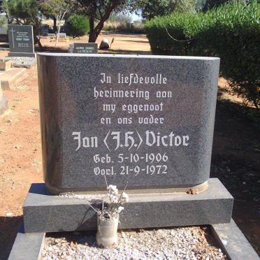 V - Vanne :: Surnames - V