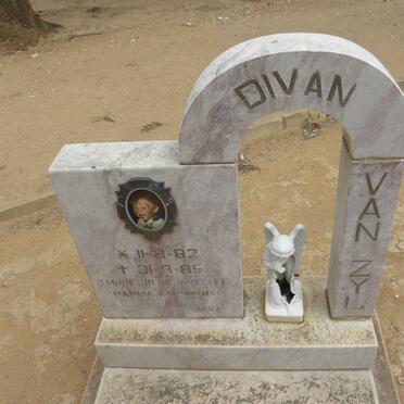 ZYL Divan, van 1982-1985