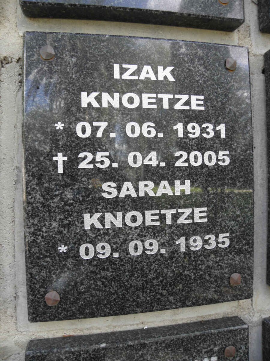 KNOETZE Izak 1931-2005 &amp; Sarah 1935-