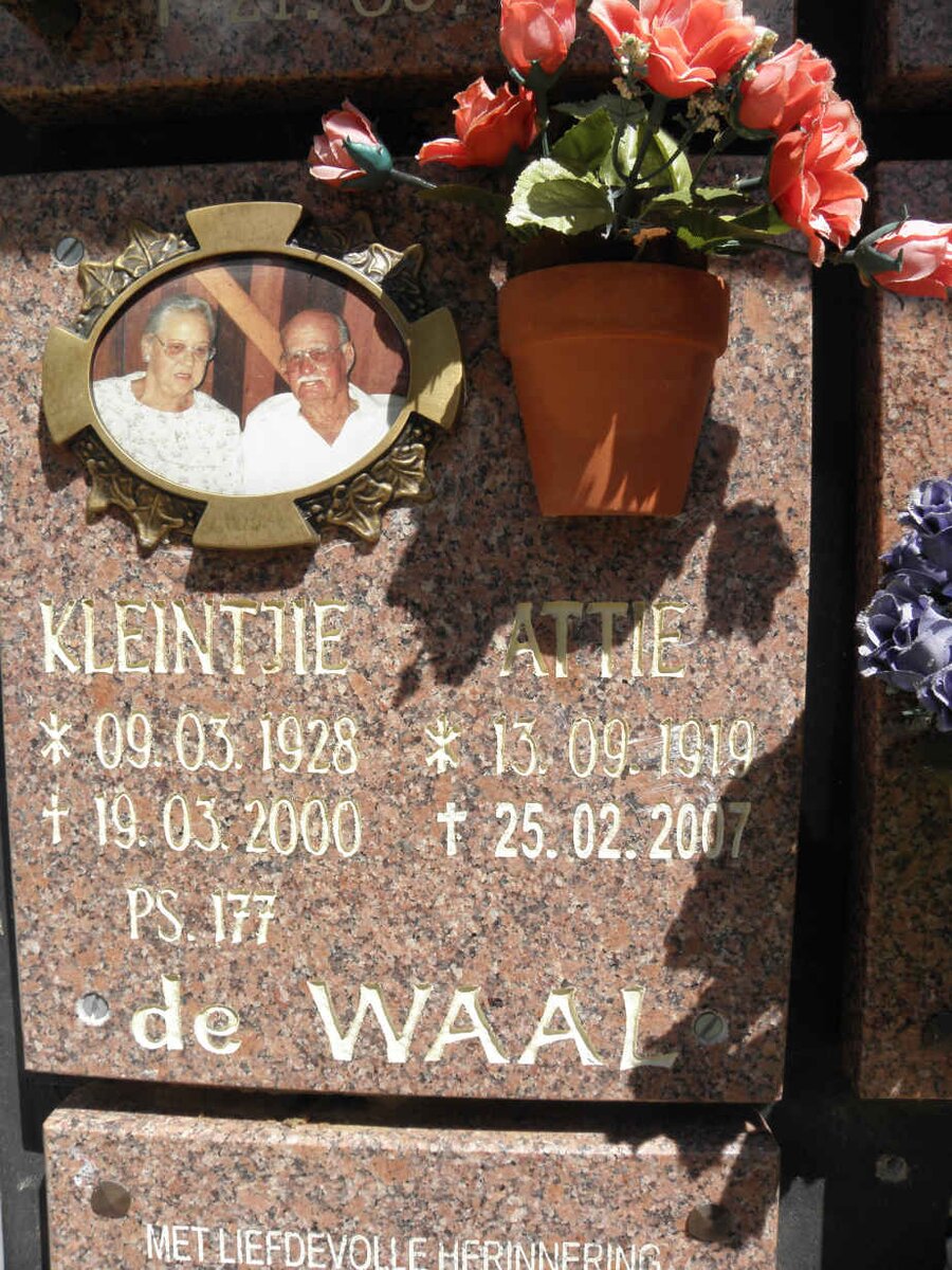 WAAL Attie, de 1919-2007 &amp; Kleintjie 1928-2000