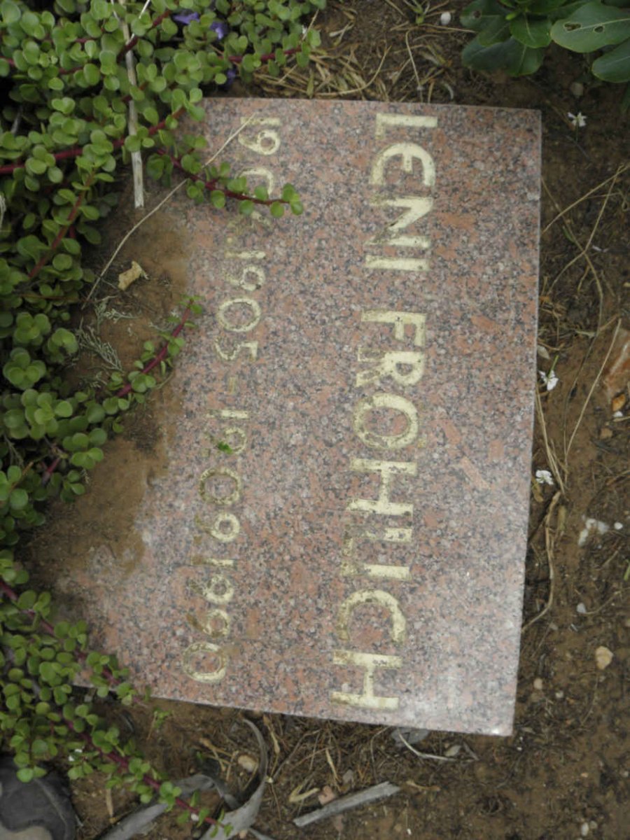 FROHLICH Leni 1905-1990