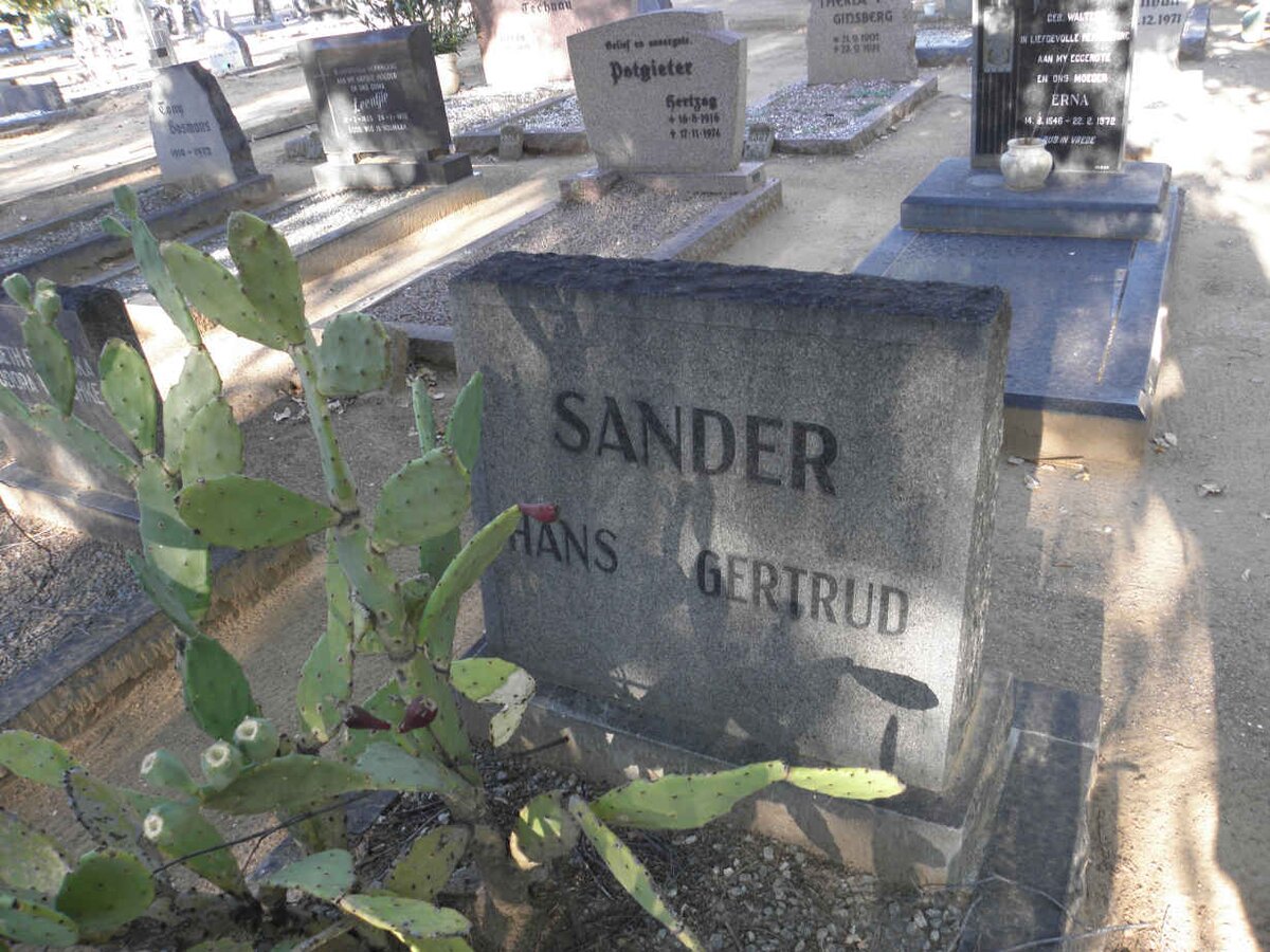 SANDER Hans &amp; Gertrud