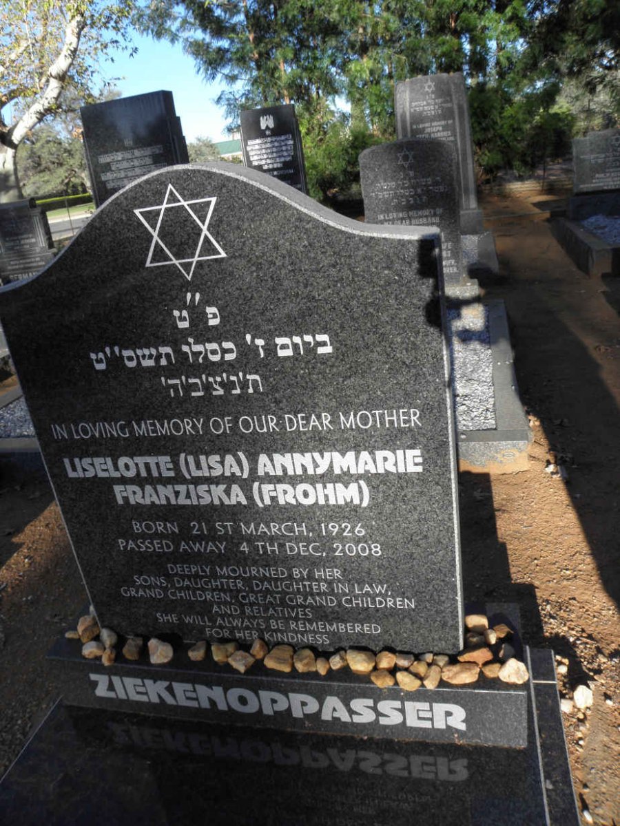 ZIEKENOPPASSER Lisalotte Annymarie Franziska nee FROHM 1926-2008