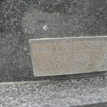 BASSINGTHWAIGHTE Douglas Dennis 1917-1997 &amp; Frances Adah LEARY 1917-2002