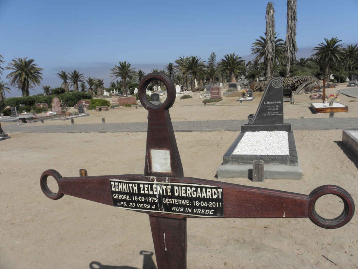 DIERGAARDT Zennith Zelente 1975-2011