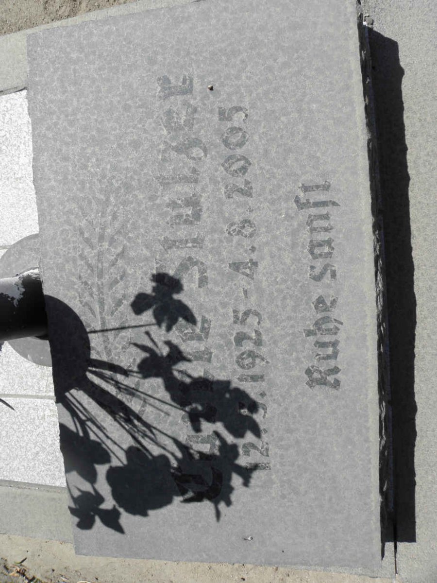 STUTZER Corrie 1925-2005