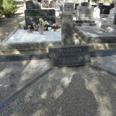 BASSON Marie nee VAN DER SPUY 1917-1963 :: BASSON Dirkie 1948-1963 :: BASSON Attie 1948-1963 :: BASSON Marietjie 1957-1963
