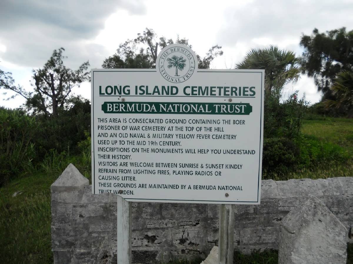 01. Plaque at the entrance of the cemetery